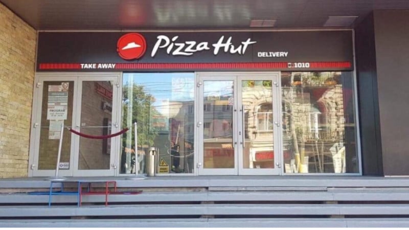 Un mare lanț de fast-food închide 7 restaurante din România