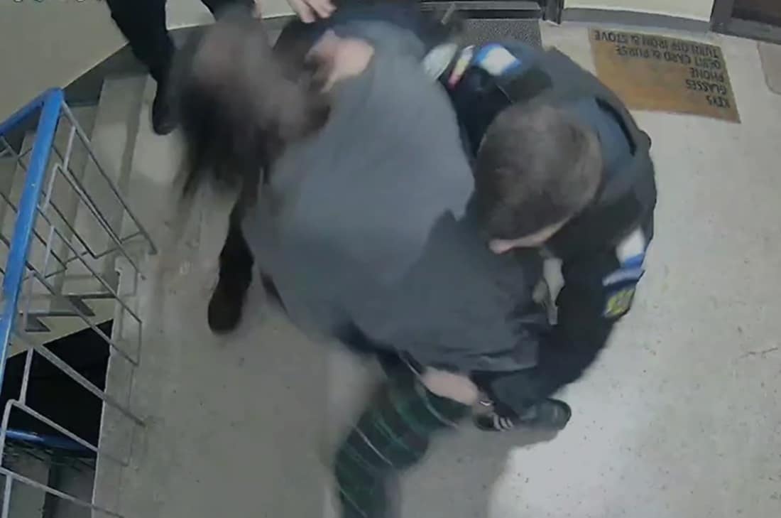 CONSTANȚA. O femeie a chemat Poliția de frica fostului concubin, bărbatul s-a luat la bătaie cu polițiștii