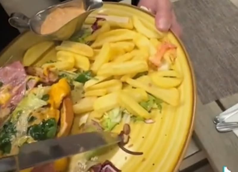 Control la Sabroso după o aniversare cu un vierme viu în meniu. Ce a descoperit Protecția Consumatorilor