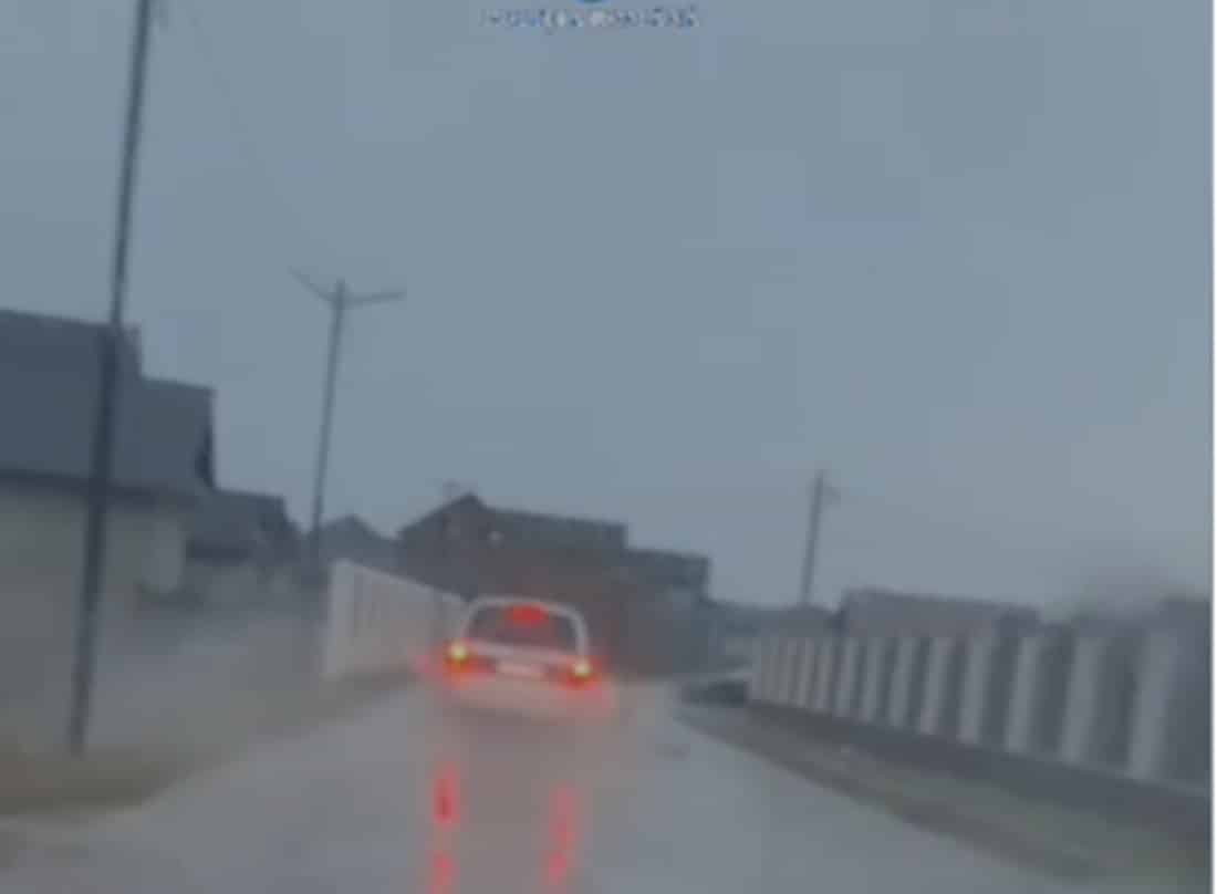Adolescent de 16 ani, oprit cu focuri de armă după ce a urcat la volan deși nu are permis
