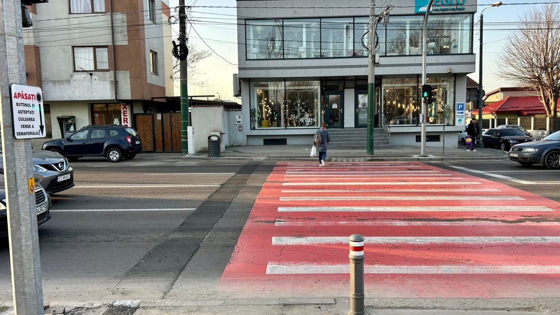 Sistem modern de semaforizare la trecerea de pietoni de pe bulevardul I.C. Brătianu, la intersecția cu strada Matei Millo