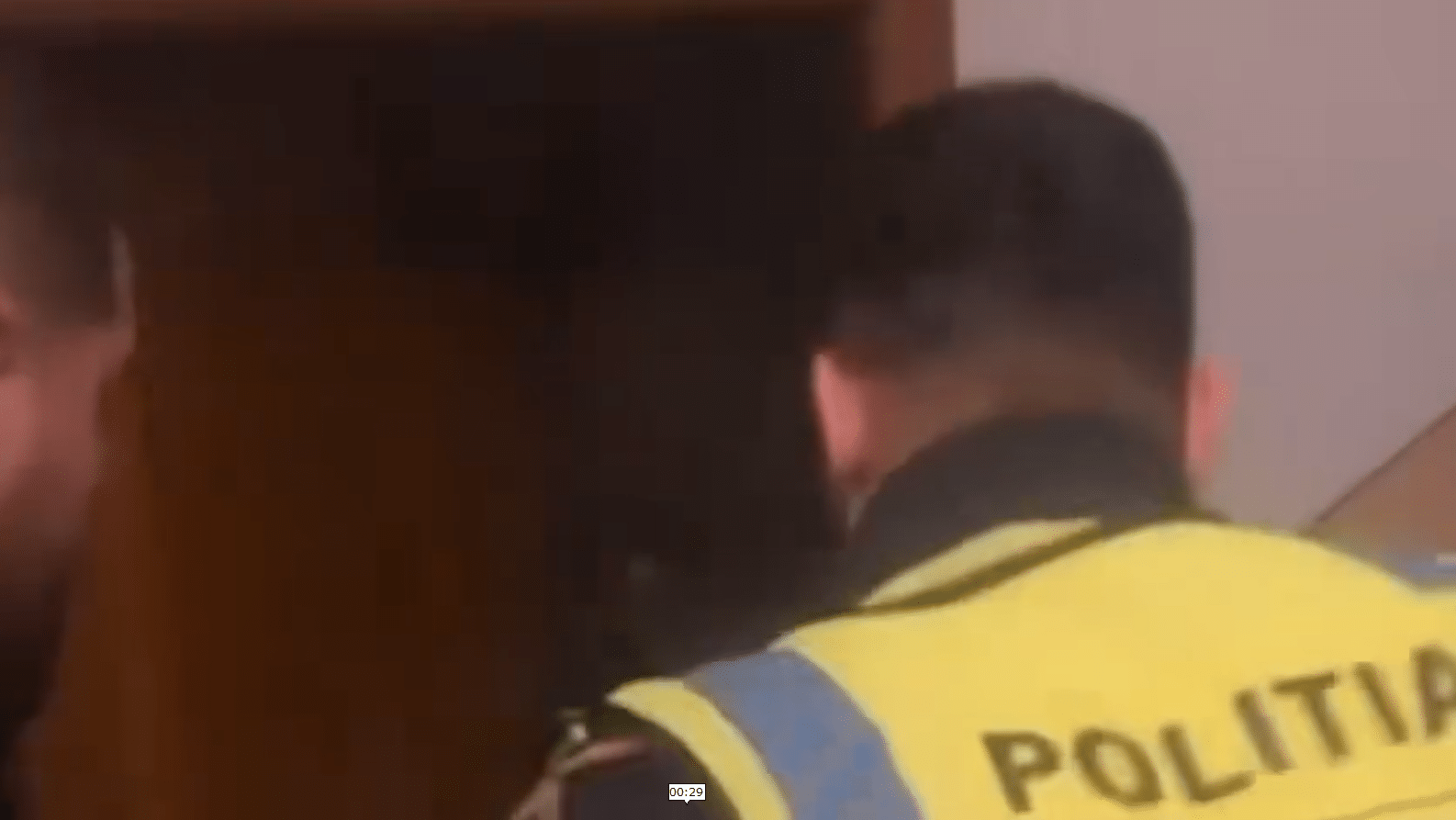 Eroi în uniformă la Constanța! Șase polițiști și-au riscat viețile pentru a salva un om din flăcări!