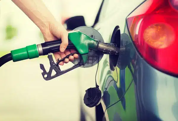 Motorina a depășit 10 lei: Guvernul pregătește reducerea accizei la carburanți