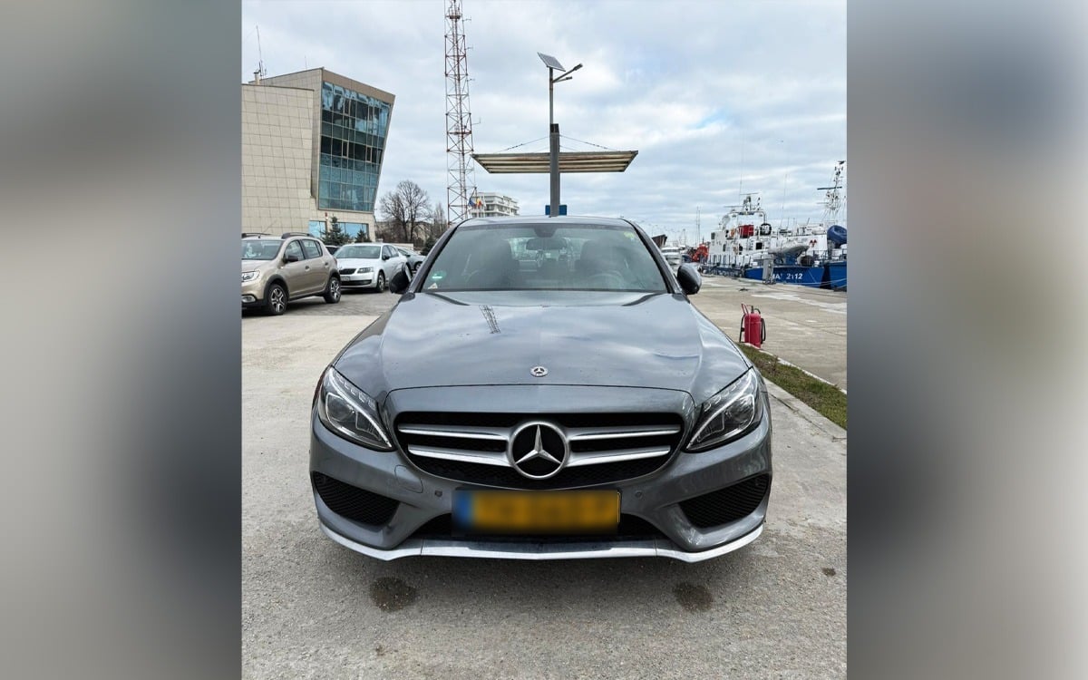 Un șofer a rămas fără mașina de 30.000 de euro. Polițiștii de frontieră constănțeni au descoperit că autoturismul era căutat de autoritățile din Olanda