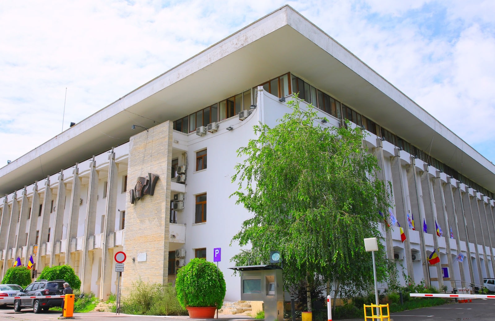 Consiliul Local Constanța, convocat în ședință. Decizii importante pe masa consilierilor: contribuția pentru stadionul „Gheorghe Hagi”, noi autobuze electrice și alte proiecte