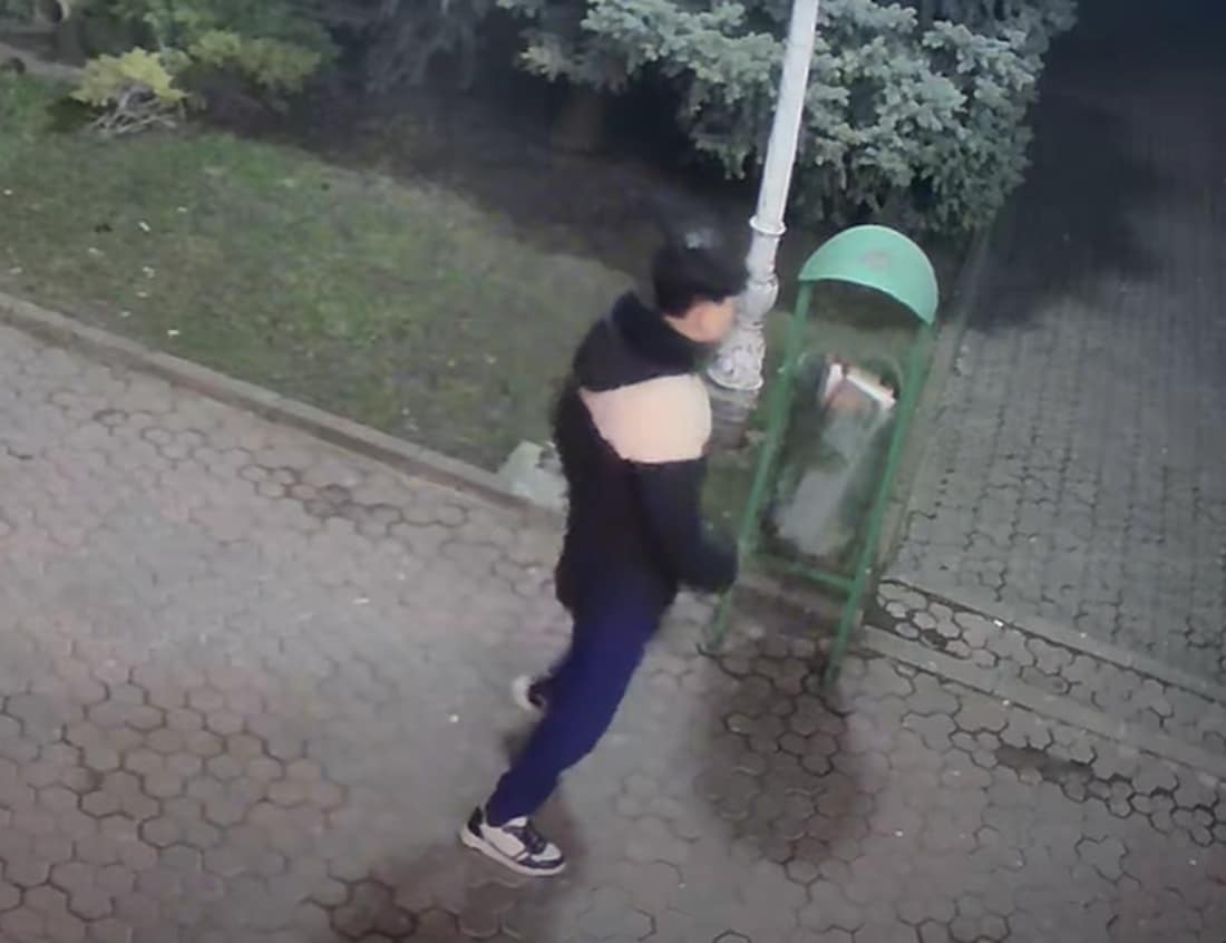 Adolescent din Medgidia, căutat de polițiști după ce a distrus un coș de gunoi