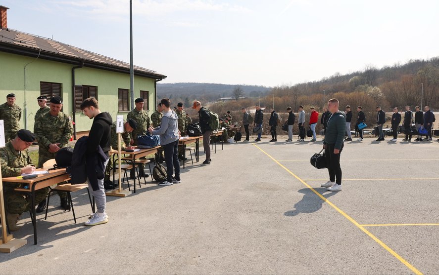 Croația reintroduce serviciul militar obligatoriu după 15 ani
