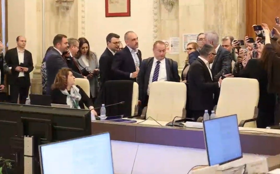 Haos în ședința comisiilor pentru buget. Amendamentul privind ajutoarele pentru pensionari a fost respins – PSD a părăsit sala