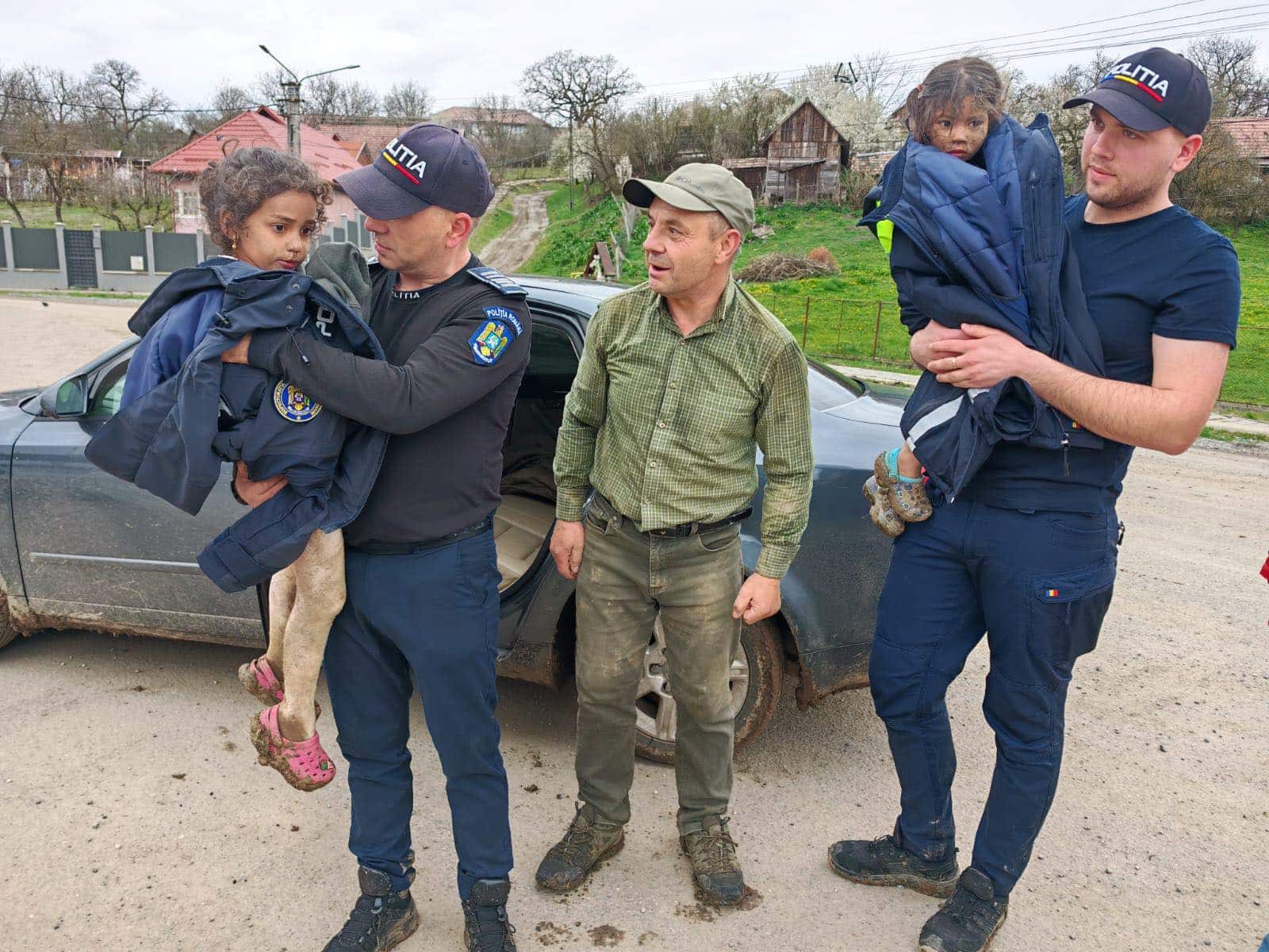 Final fericit după ore de groază. Rebeca și Melisa au fost găsite la patru kilometri de casa lor