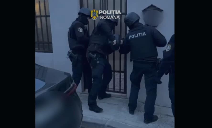 Percheziții de amploare în Constanța și alte județe într-un dosar de milioane de lei. Măști și dezinfectanți vânduți la prețuri umflate de 10 ori
