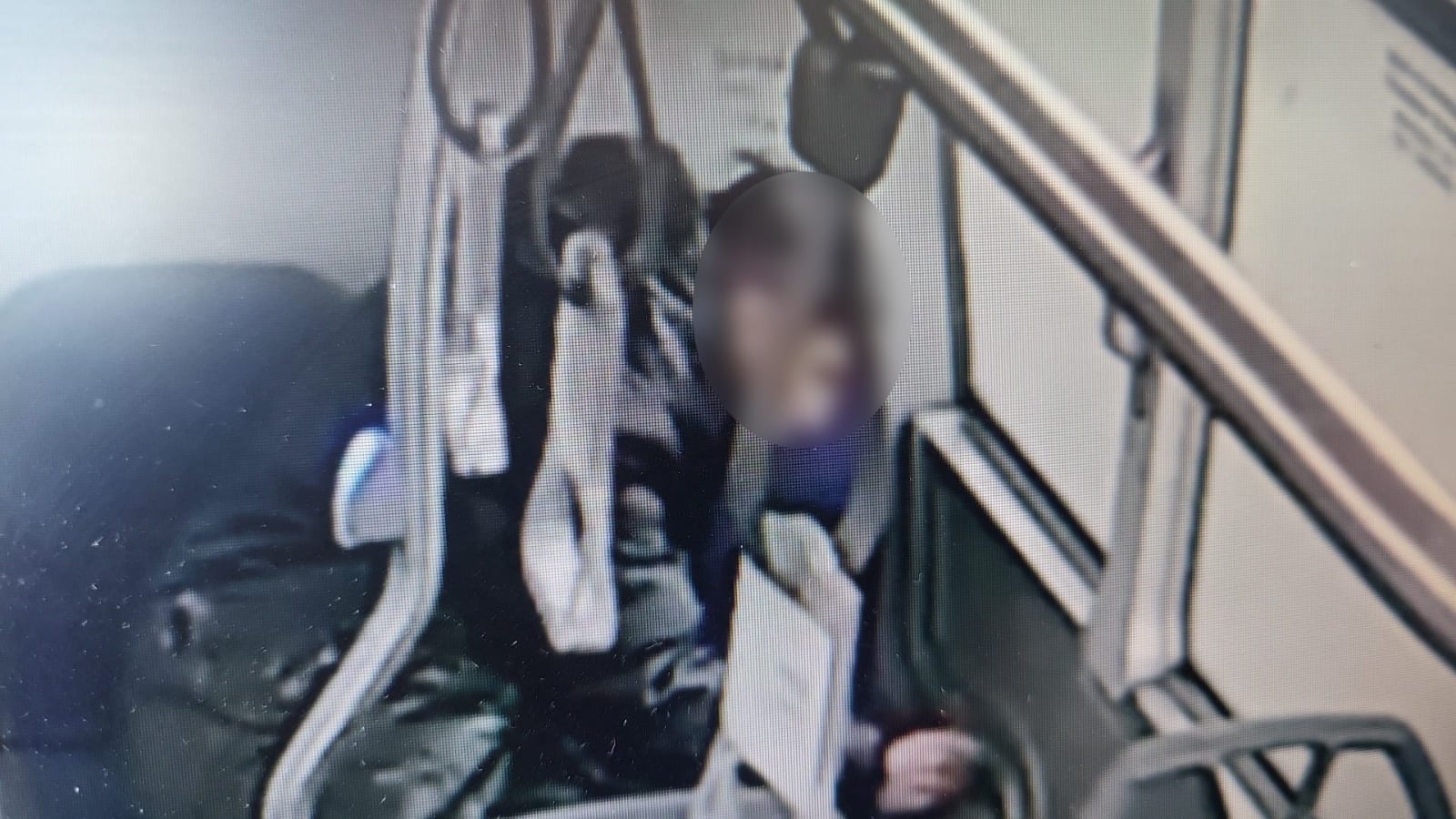 „Buză interlopul”, identificat de polițiștii locali. Individul a fost amendat cu 5.000 de lei