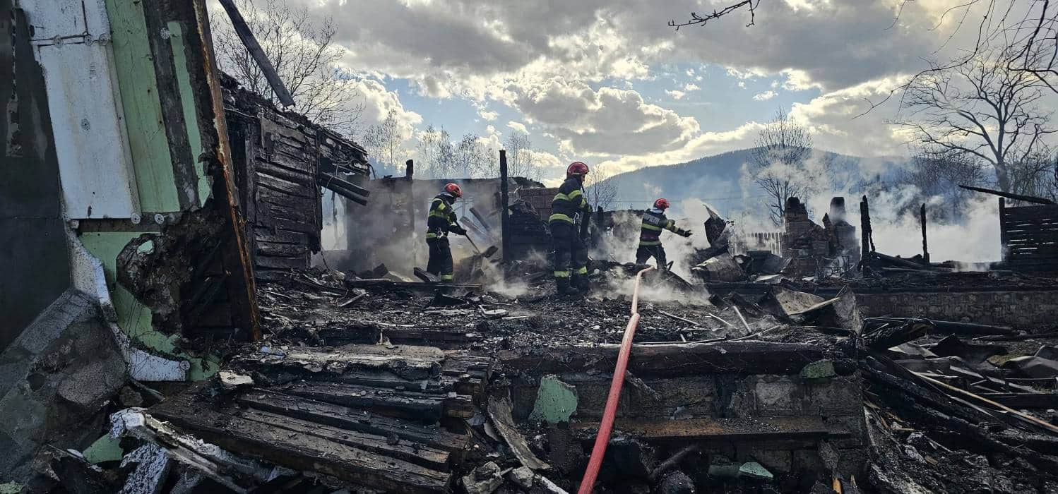Satul care a pierdut tot într-o singură noapte. Sute de oameni au rămas fără casă: „N-a rămas nimic!”