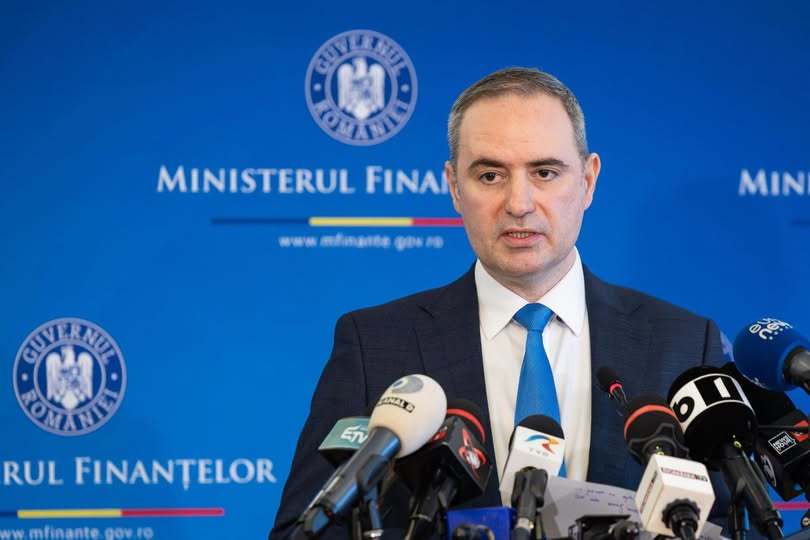 Ministrul Finanţelor: Am redus la jumătate deficitul faţă de aceeaşi perioadă a anului trecut. Statul cheltuie mai responsabil