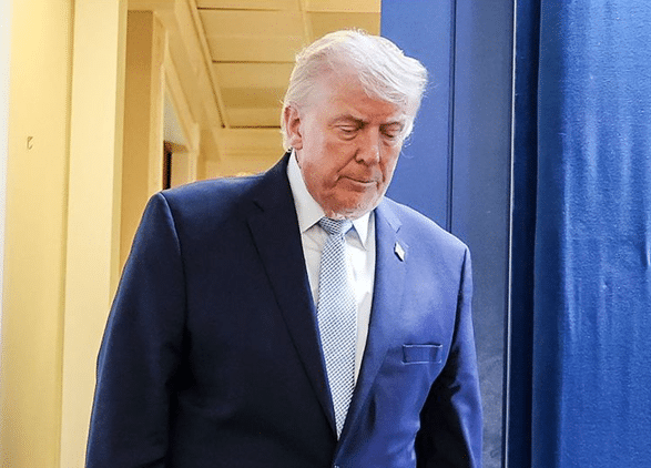 Donald Trump evacuat de urgență, focuri de armă la Washington!