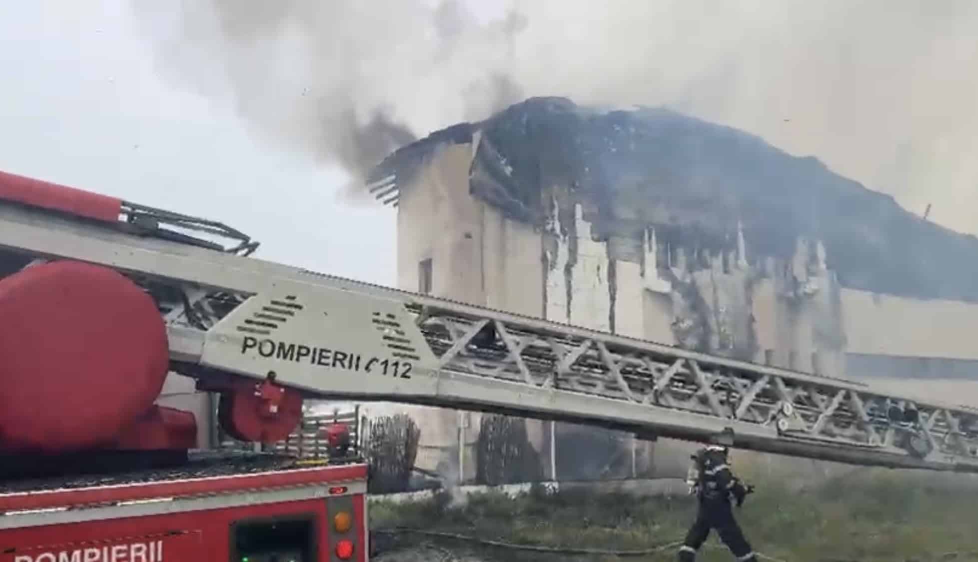 Incendiu violent la o pensiune din Murighiol