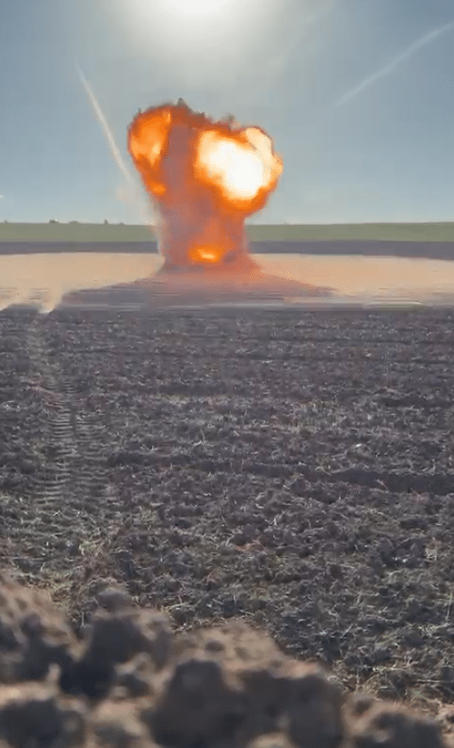 Pirotehneștii SRI au detonat controlat o încărcătură explozivă găsită pe fragmentele de dronă de la Luncavița și Văcăreni