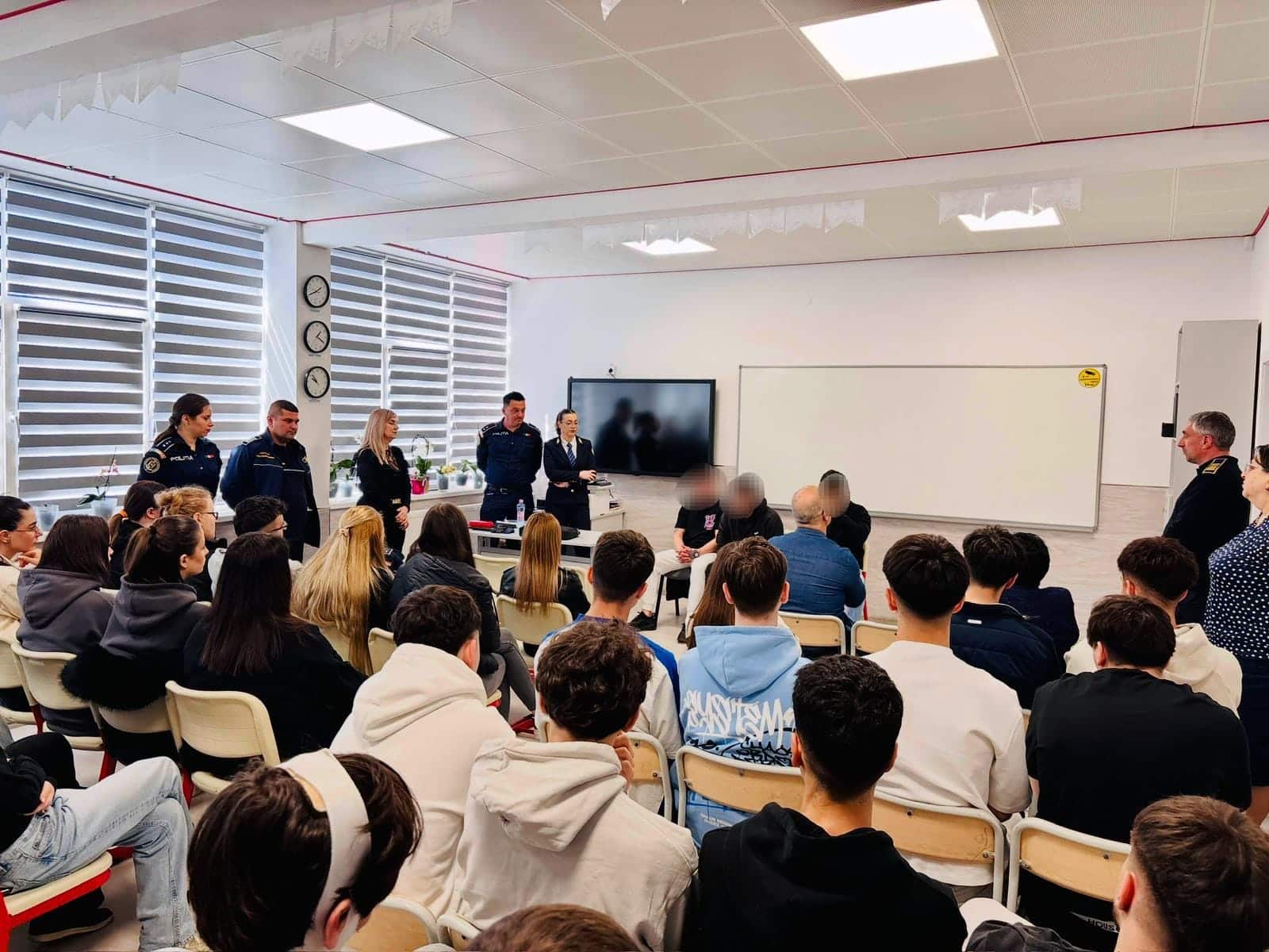 Polițiștii constănțeni lansează campania „Dincolo de prima alegere – consecințe și realități”