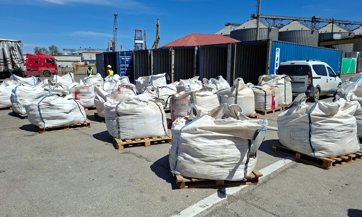 165 de tone de deşeuri din Algeria urmau să intre în ţară prin Portul Constanţa. Autoritățile au găsit cenuşă şi zgură de topitorie
