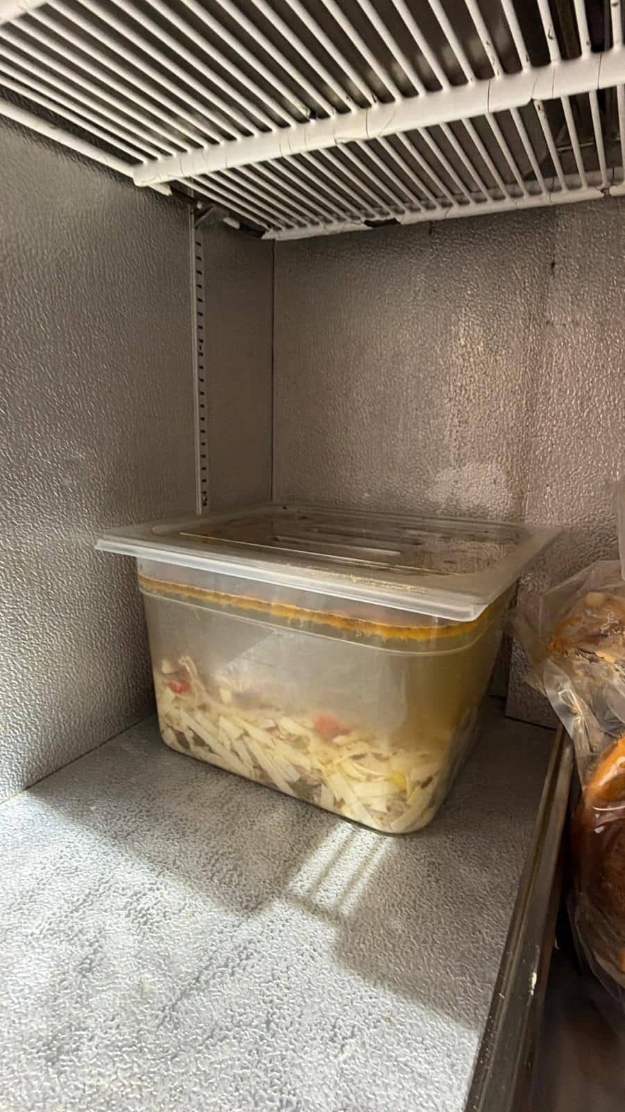 Circ la un restaurant din Ovidiu: Inspectorii OPC încuiați, lăsați pe întuneric și jigniți