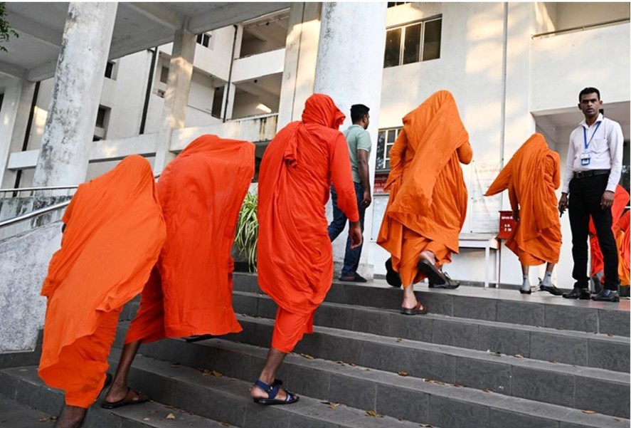 Scandal în Sri Lanka. 22 de călugări arestați după ce ar fi transportat peste 100 kg de canabis