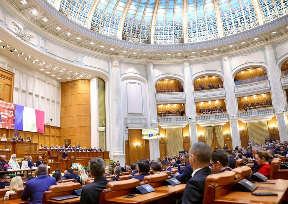 Noua lege a salarizării: salarii mai mari pentru președinte, premier, miniștri și parlamentari