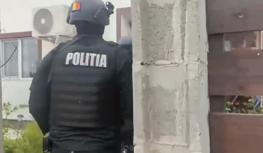 Percheziție la Valu lui Traian într-un dosar cu armă letală