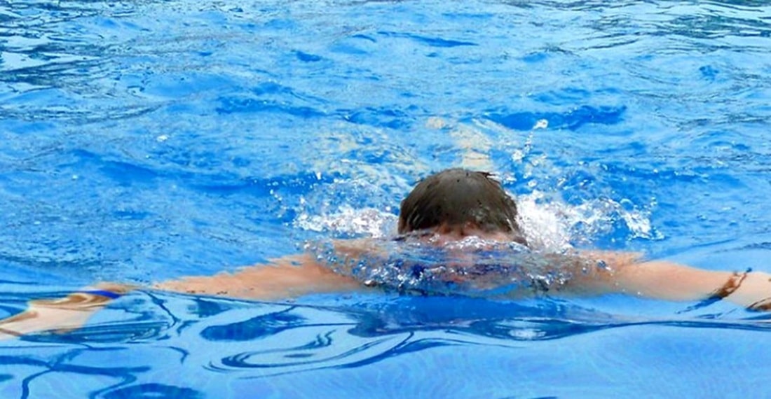Piscină închisă de DSP Constanța. 13 persoane s-au intoxicat cu clor