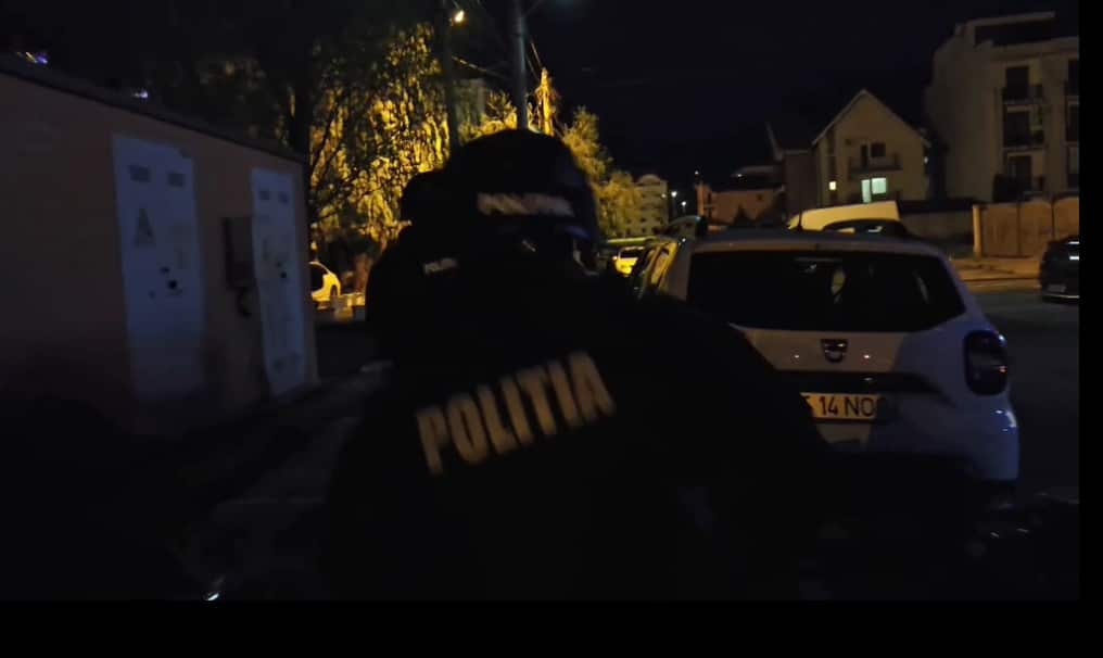 Jocuri de noroc ilegale descoperite în Mamaia Sat. 15 persoane prinse în timp ce jucau poker și rummy