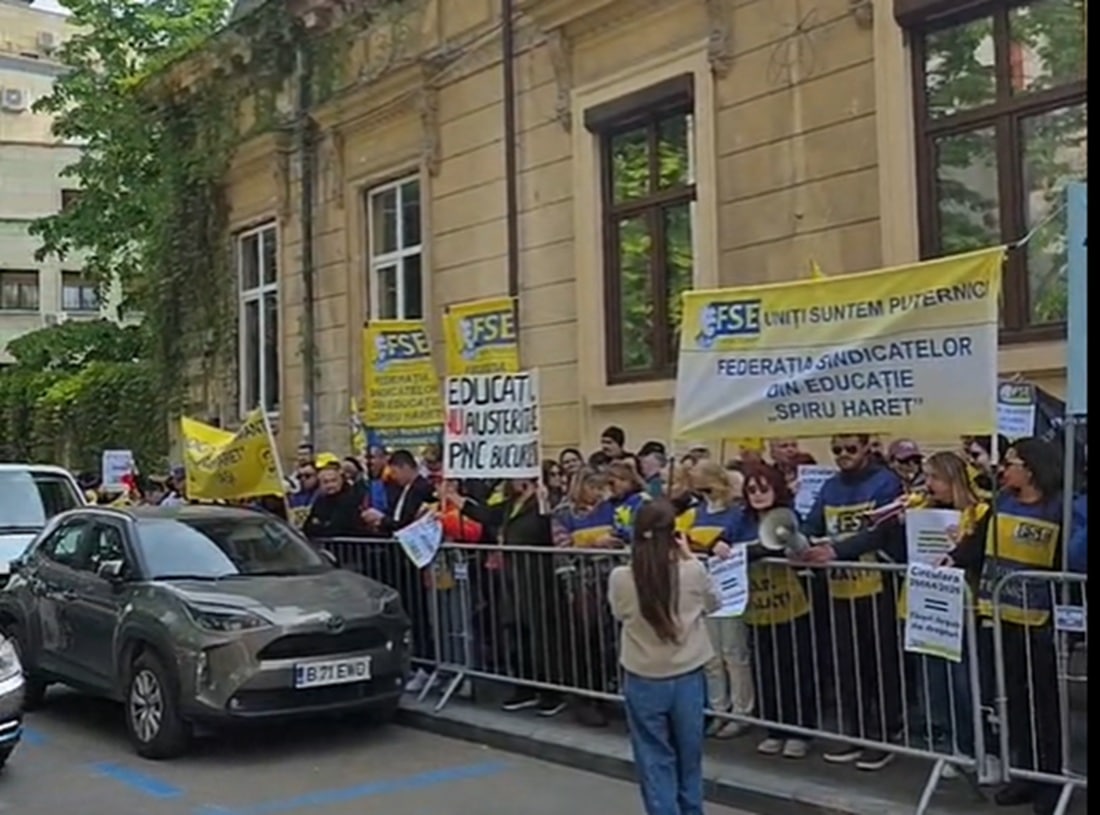 „Nu ne obligaţi să intrăm din nou în grevă!”. Protest al profesorilor în fața Ministerului Educației