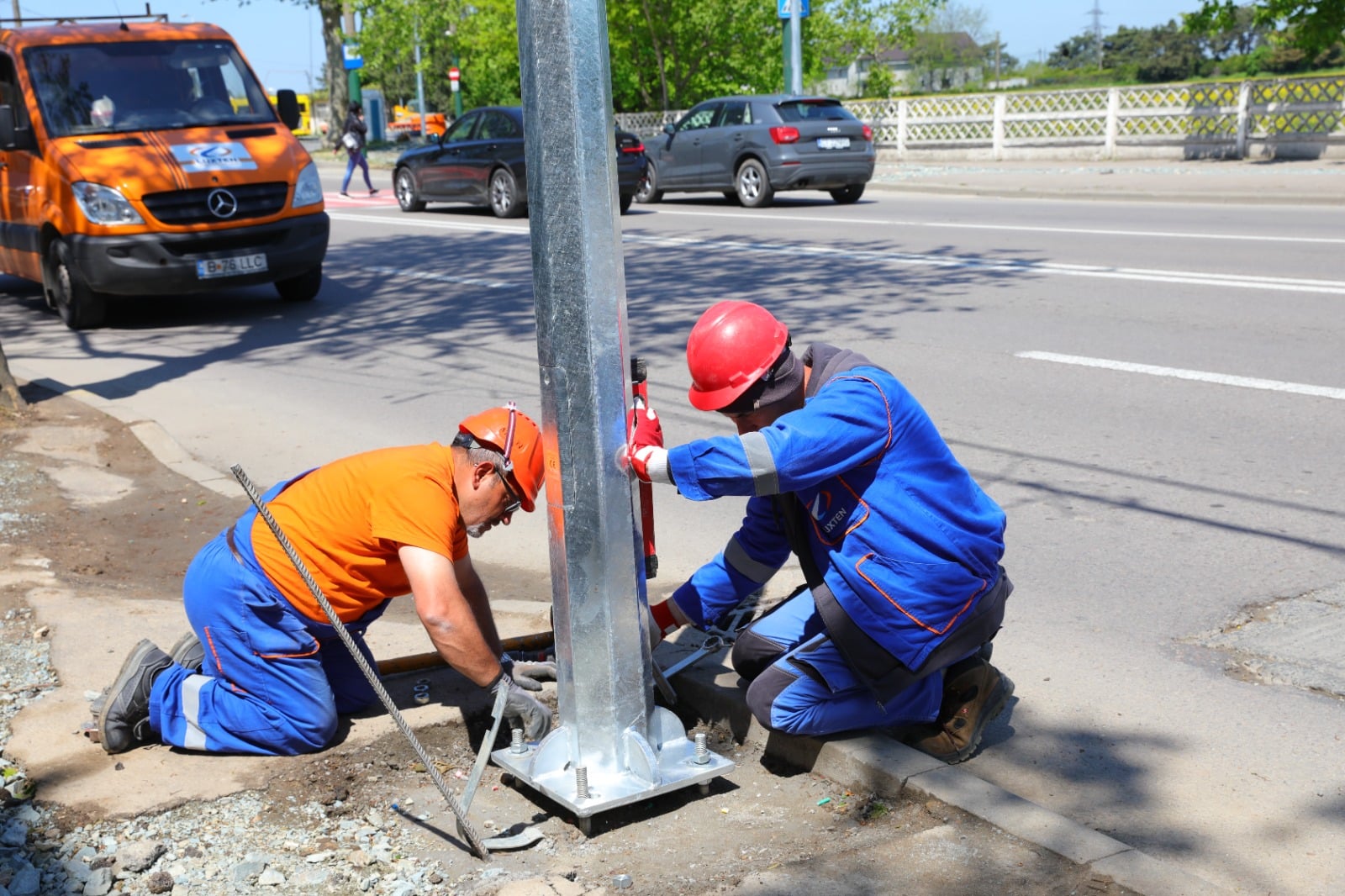 Lucrările de modernizare a iluminatului public continuă în mai multe zone din Constanța