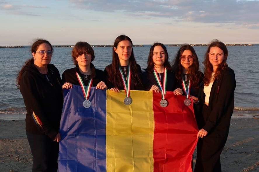 România strălucește la Olimpiada Europeană de Informatică! Patru eleve au cucerit medalii în Italia