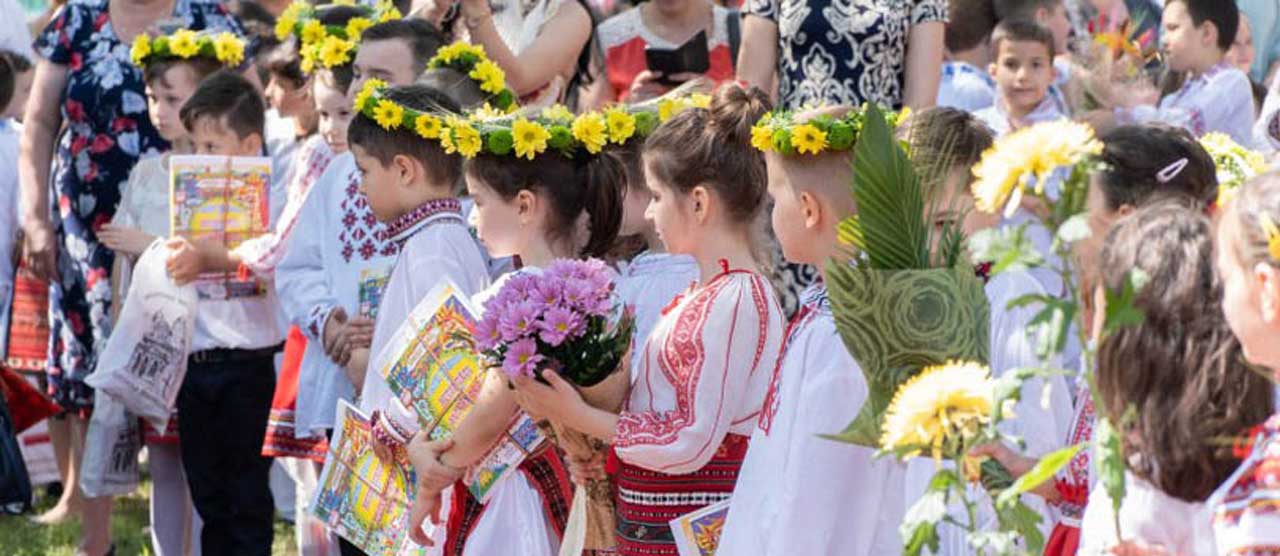 600 de lei pentru „Serbarea abecedarului” la o școală de stat din București. Revoltă printre părinți: Pe vremea noastră recitam poezii și primeam o diplomă