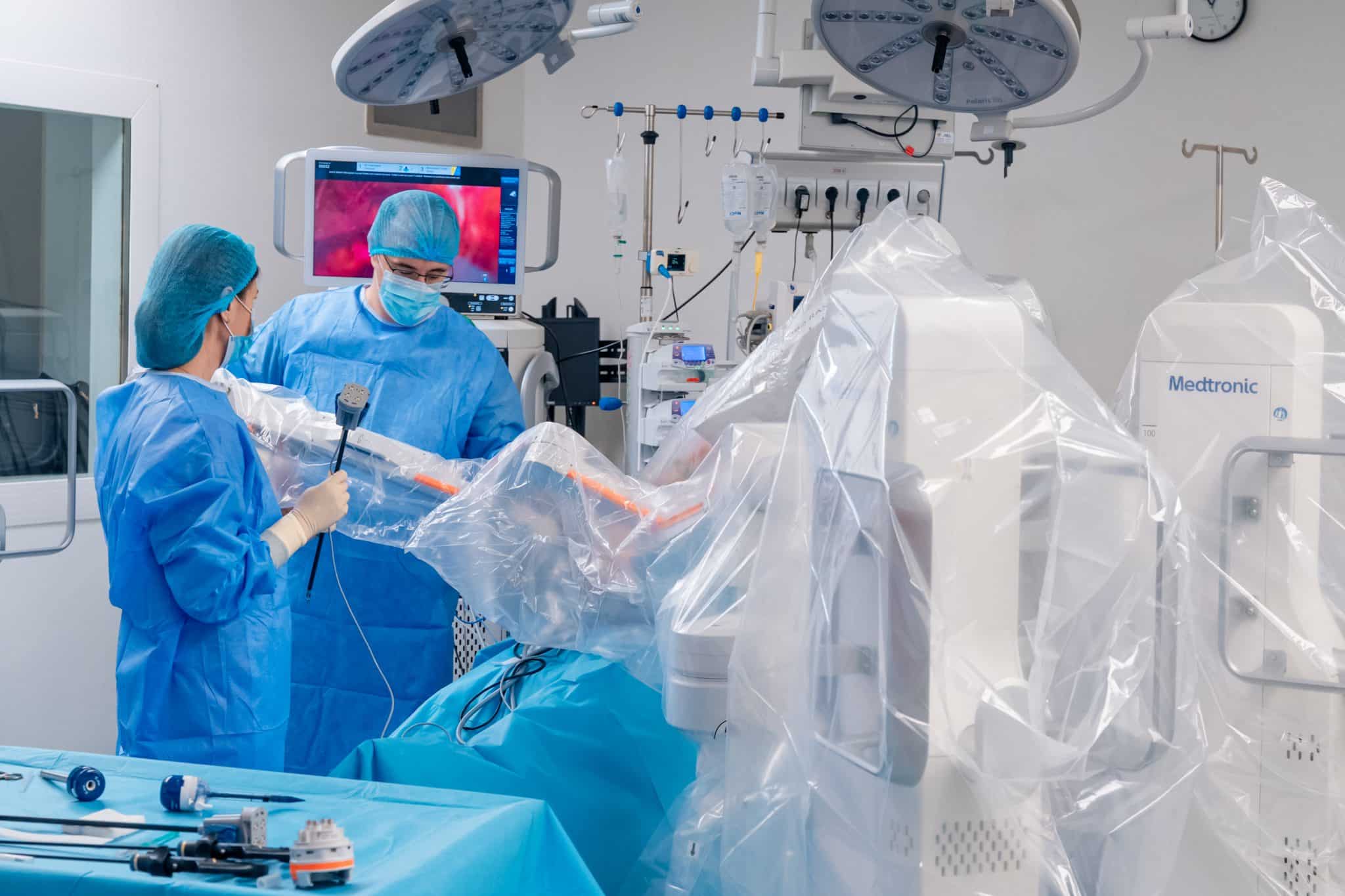 Două tipuri de cancer și un anevrism de aortă abdominală, tratate prin chirurgie robotică la OCH Constanța