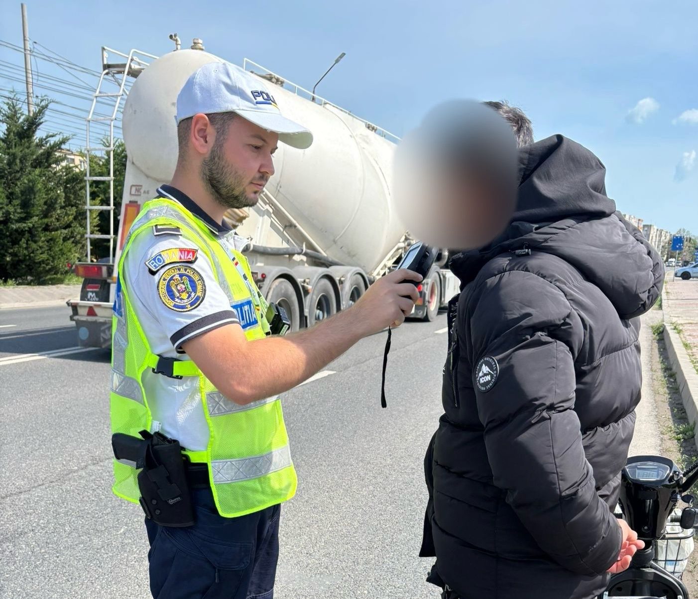 Razie în Constanța:  pietonii și bicicliștii, la control! Peste 500 de amenzi pentru cei care care traversat strada prin loc nepermis