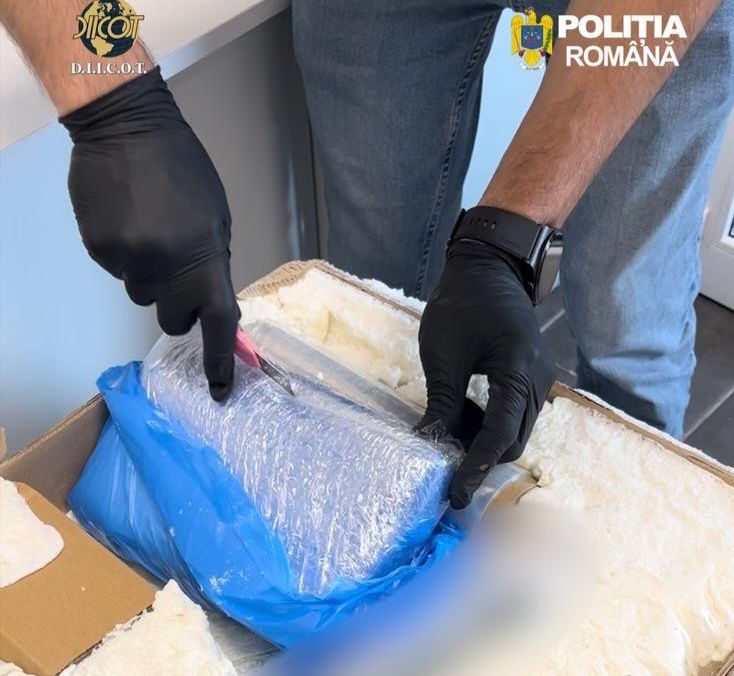 A adus droguri de 220.000 de euro din Spania prin curier. Bărbat prins în flagrant cu canabis și cocaină