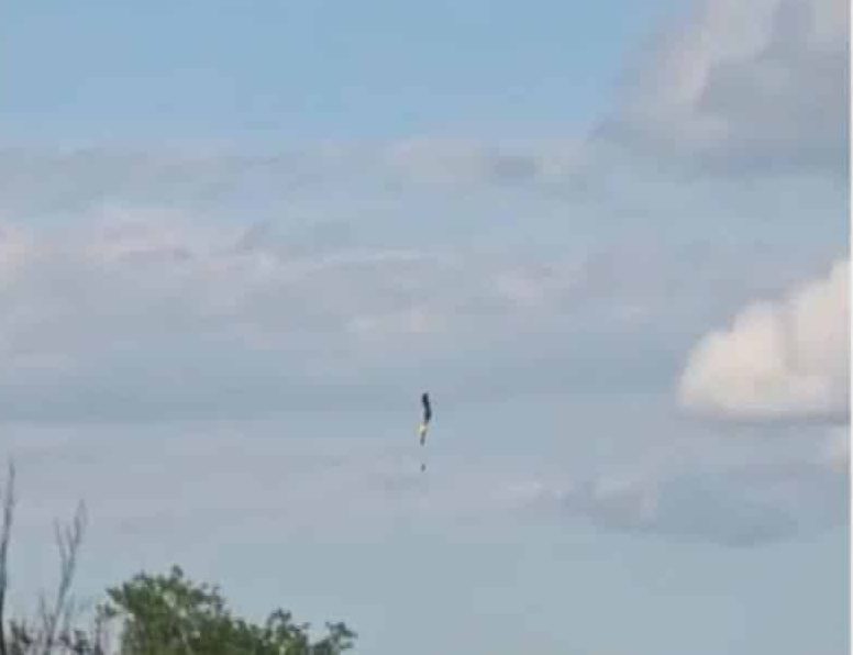 Un bărbat a scăpat ca prin minune după ce parașuta nu s-a deschis