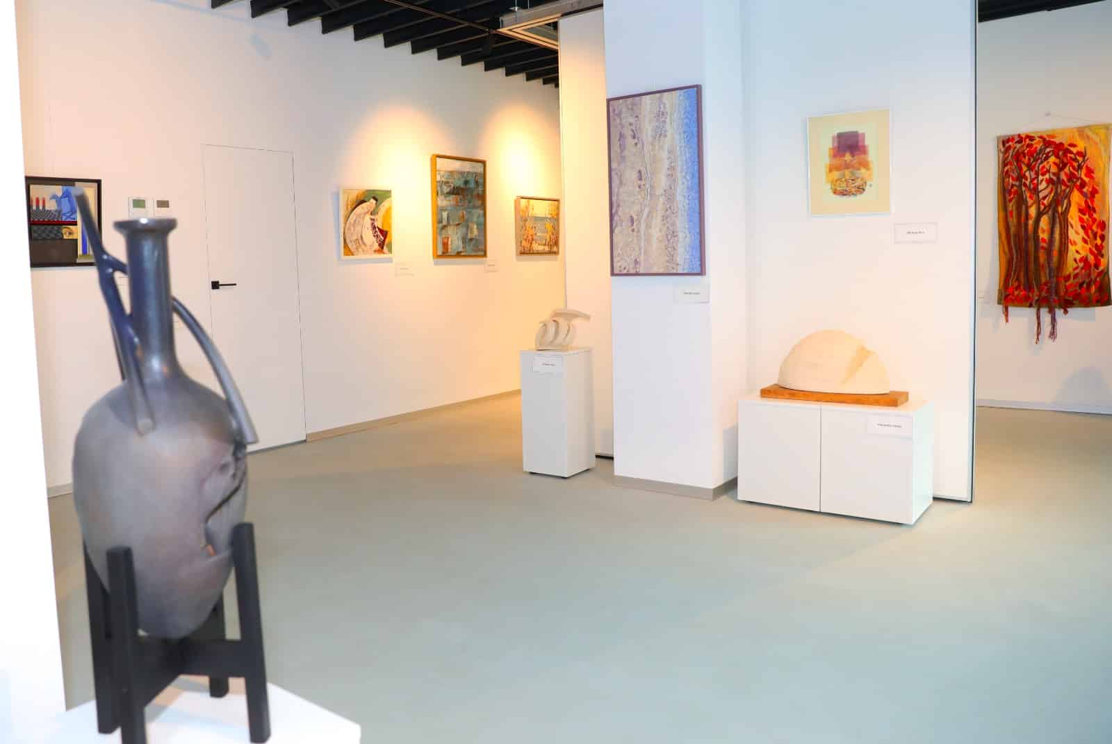 S-a deschis expoziția colectivă de arte vizuale „Constanța. Memorie și identitate” la Galeria de Artă din Constanța