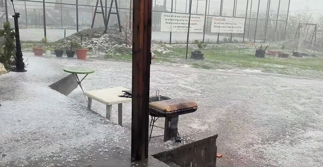Peisaj de iarnă în Dumbrăveni, județul Constanța. Străzi acoperite de gheață după o furtună