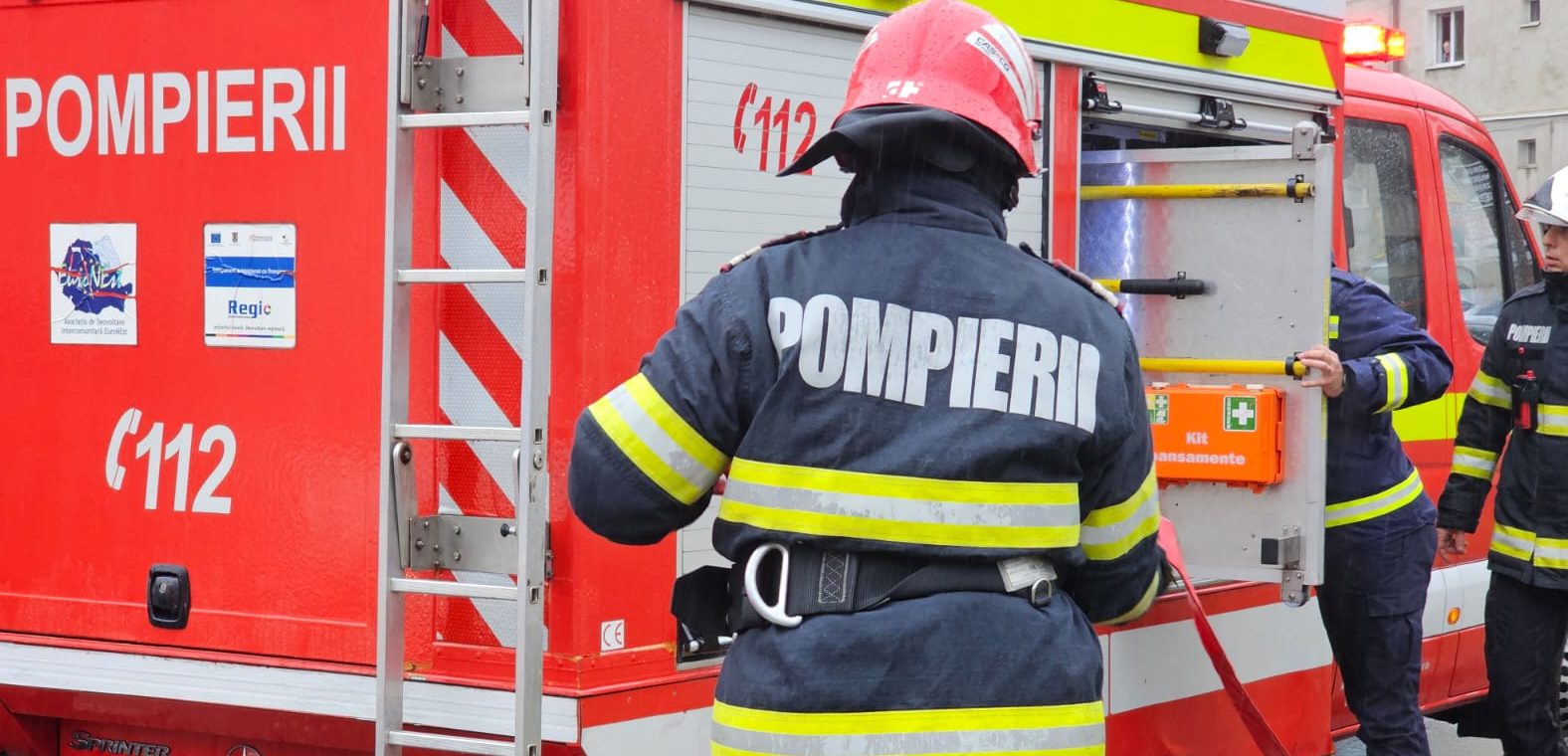 Alertă într-un bloc din Constanța. Locatarii au fost evacuați după izbucnirea unui incendiu într-un apartament