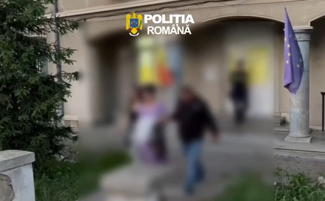 Învățătoarea din Medgidia care a bătut un copil la școală, în arest la domiciliu. „L-a strâns de gât cu ambele mâini”