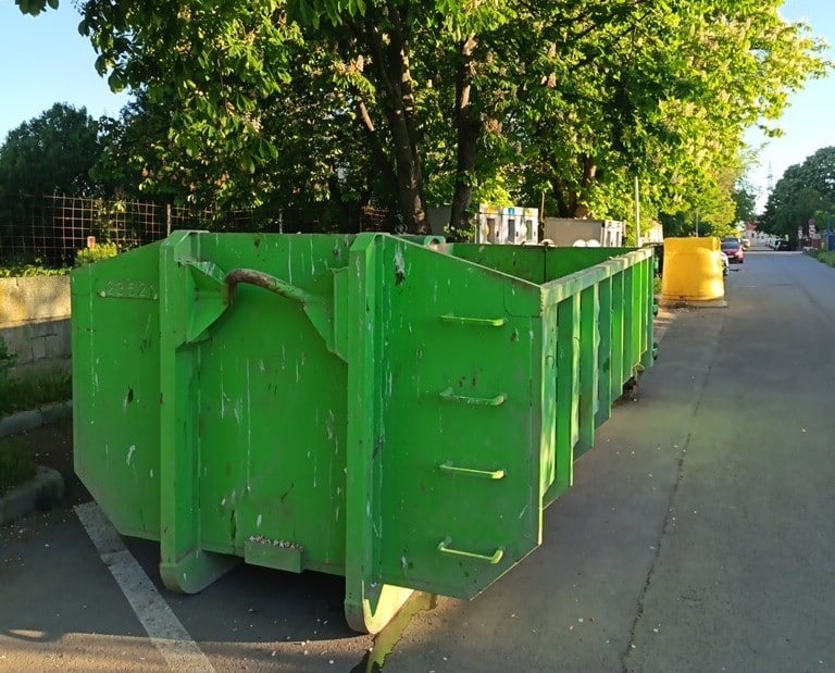 Constănțenii pot scăpa gratuit de mobilierul vechi și de deșeurile voluminoase. Unde sunt amplasate containerele speciale