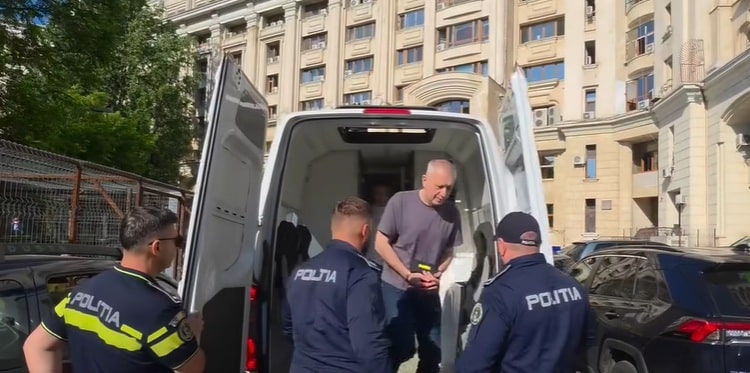 Procurorii Niță și Ștefan, duși la Parchetul General pentru percheziții informatice în dosarul de corupție