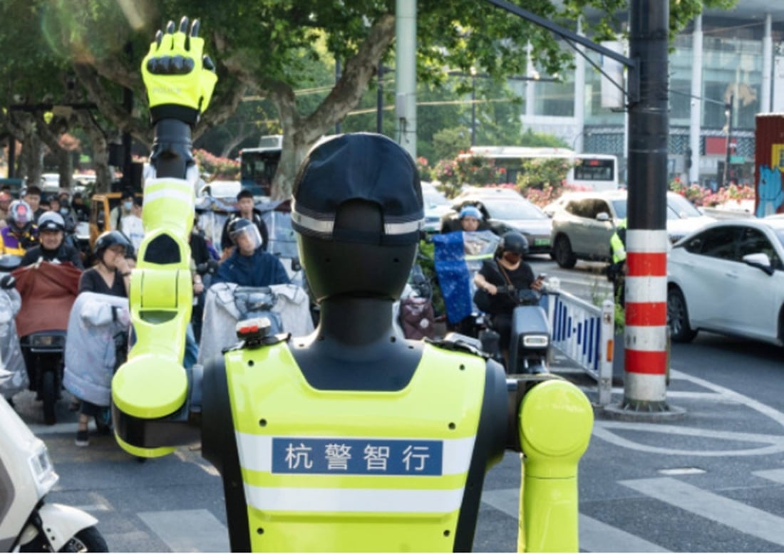 China introduce polițiști roboți în trafic. Intersecțiile din Hangzhou, supravegheate de inteligență artificială