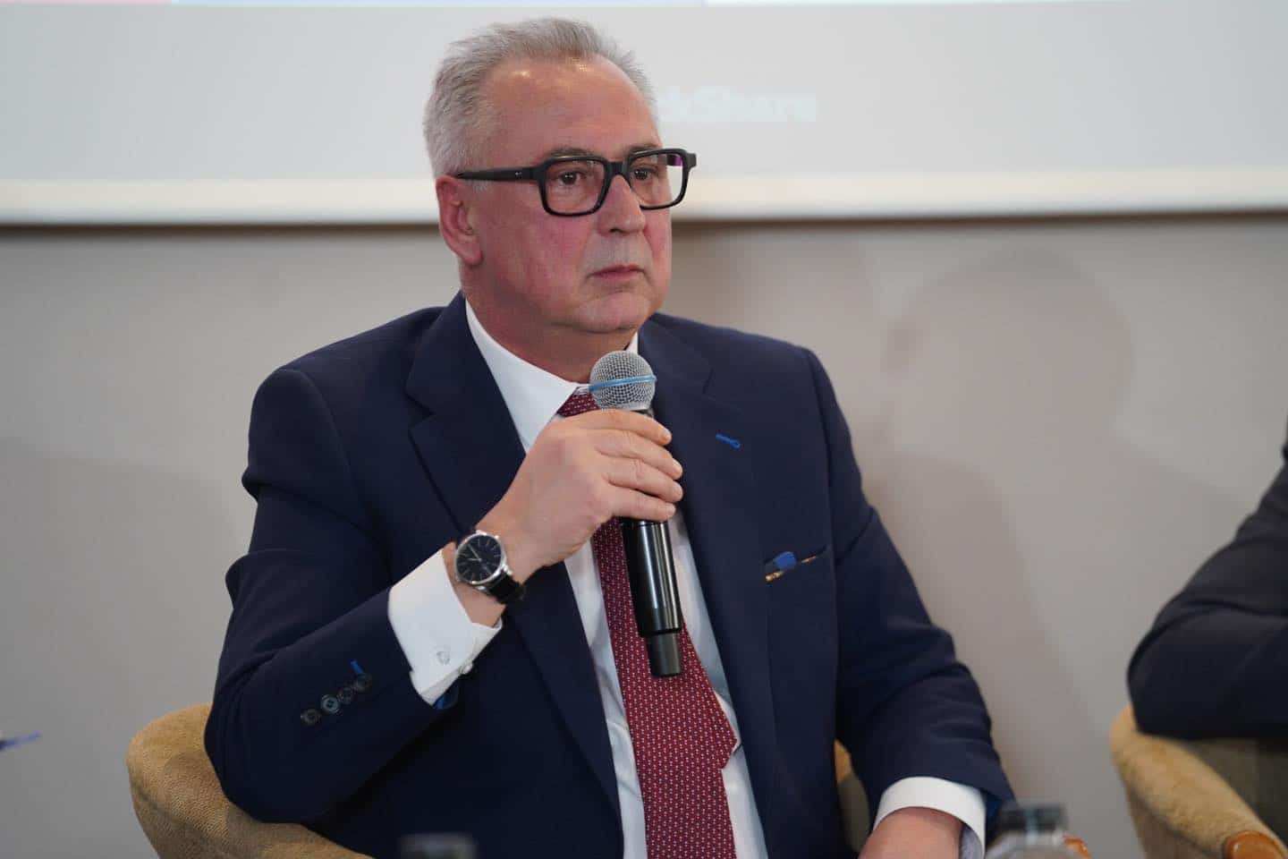 Șeful Vămilor, sub control judiciar într-un dosar de fals și uz de fals