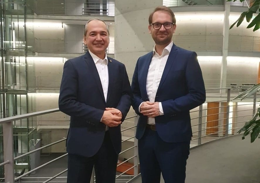 Un român a câștigat al doilea mandat de primar într-un oraș din Germania. A învins din nou extrema dreaptă