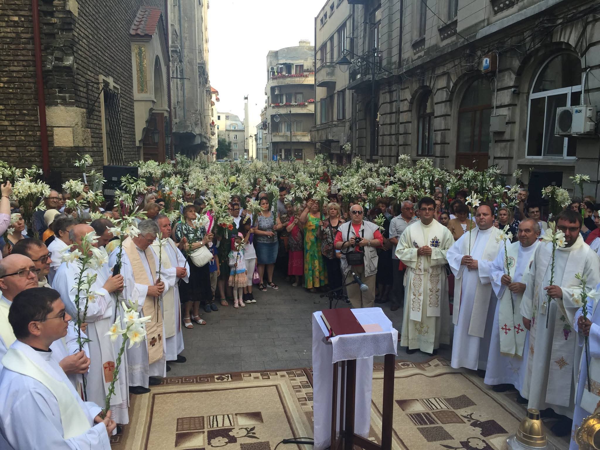 Crinii Sfântului Anton adună credincioșii la biserica romano-catolică din Constanța