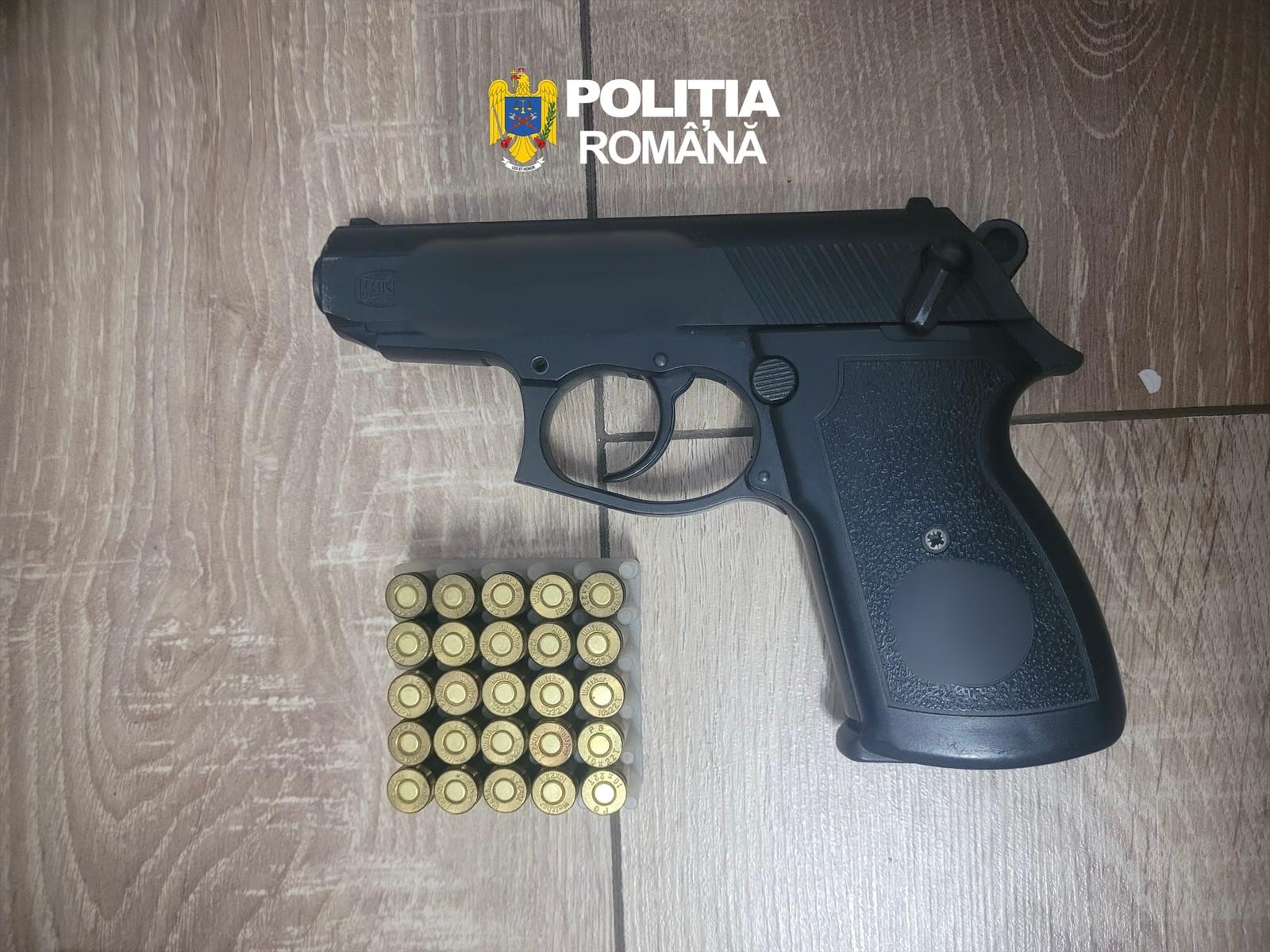 Controale la deținătorii de arme: permis retras și armă ridicată de polițiști într-o acțiune de amploare