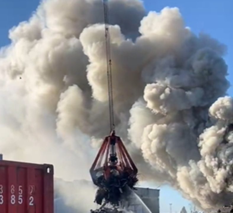 Incendiu în Portul Agigea. Autoritățile au emis RO-Alert din cauza fumului dens