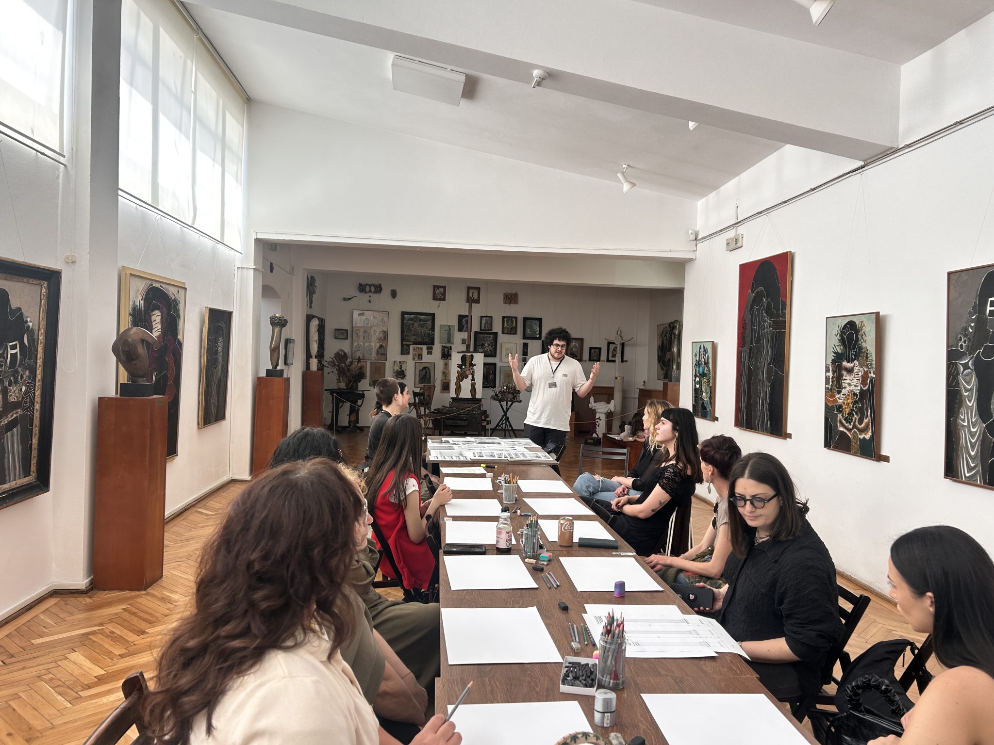 Atelier la Muzeul de Artă Constanța: „Arta de a susține și de a fi susținut”, o reflecție asupra echilibrului și comunității