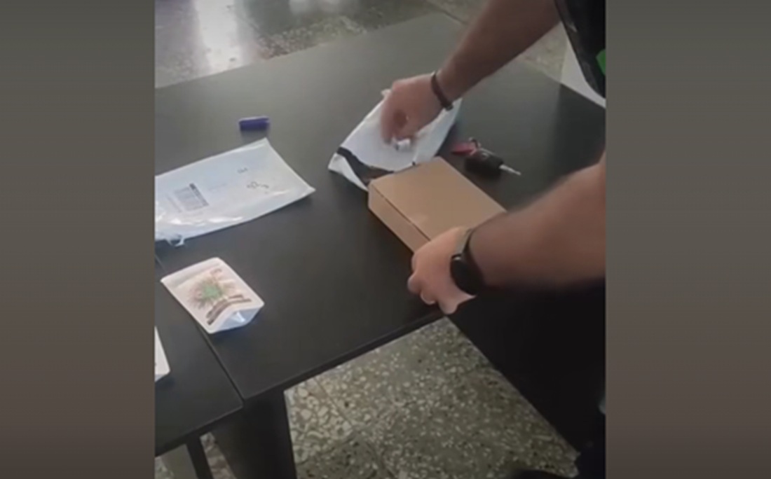 Descoperire suspectă într-un colet ridicat de la easybox. Doi bărbați din Mangalia, opriți de jandarmi